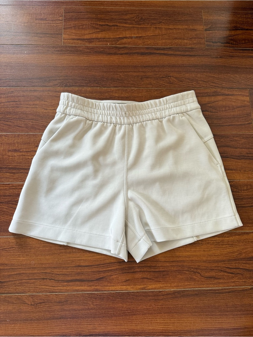 Lululemon Softstreme High-Rise Short 4" size 6